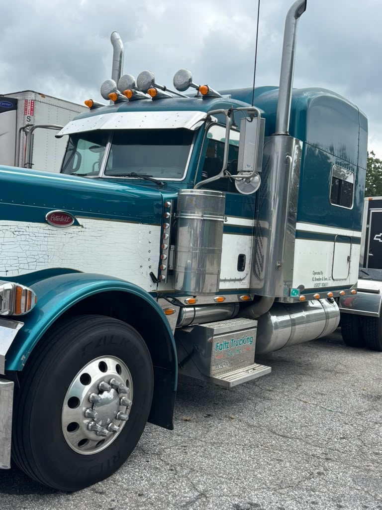 Heavy-Duty Commercial Class 8 Highway Tractor Financed by Independent Owner-Operator